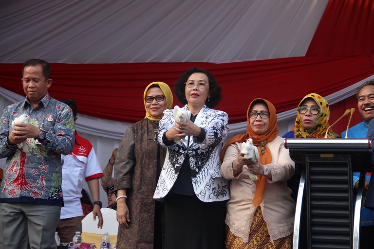 Melepas Merpati, PORSENI IGTKI-PGRI di Buka