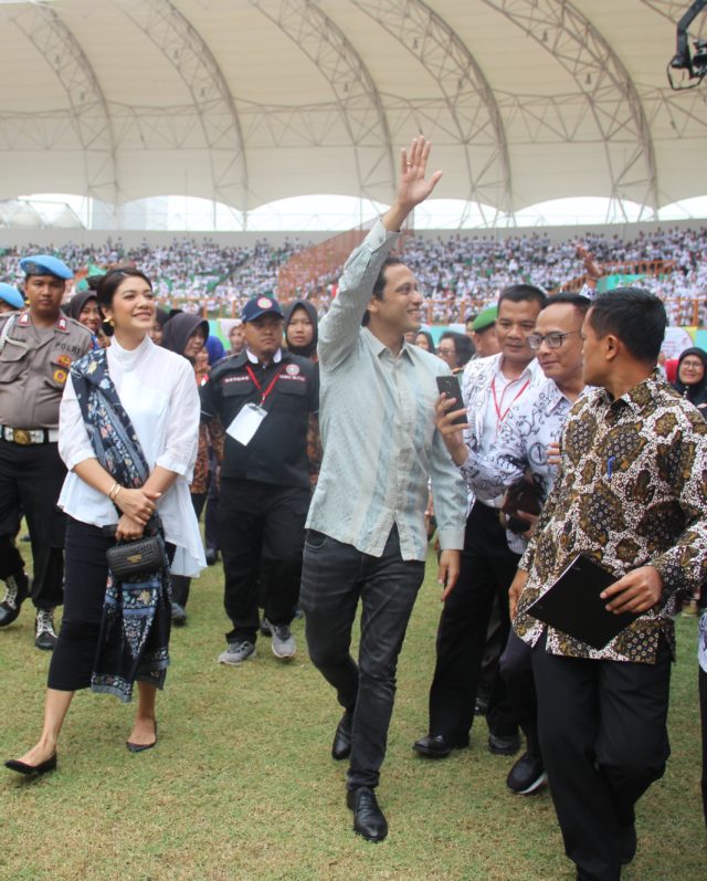 Busana, Kata, dan Kerja Nadiem