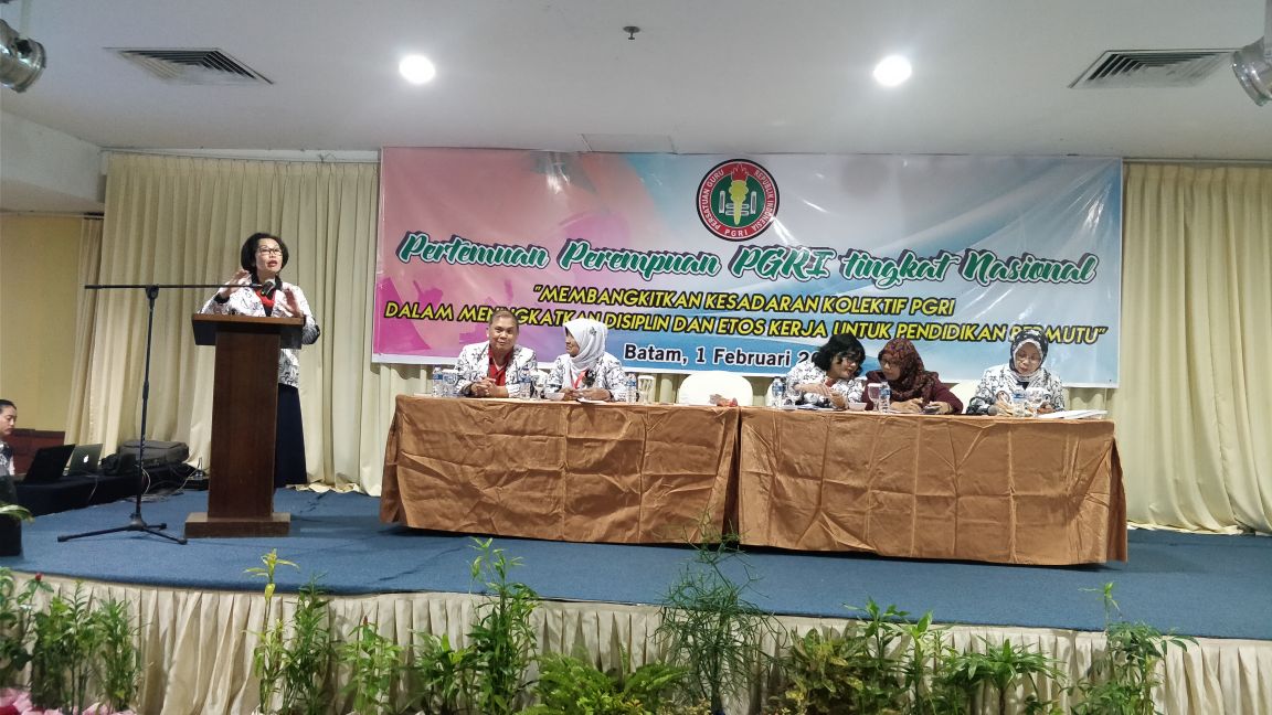 Tantangan dan Peluang Perempuan PGRI