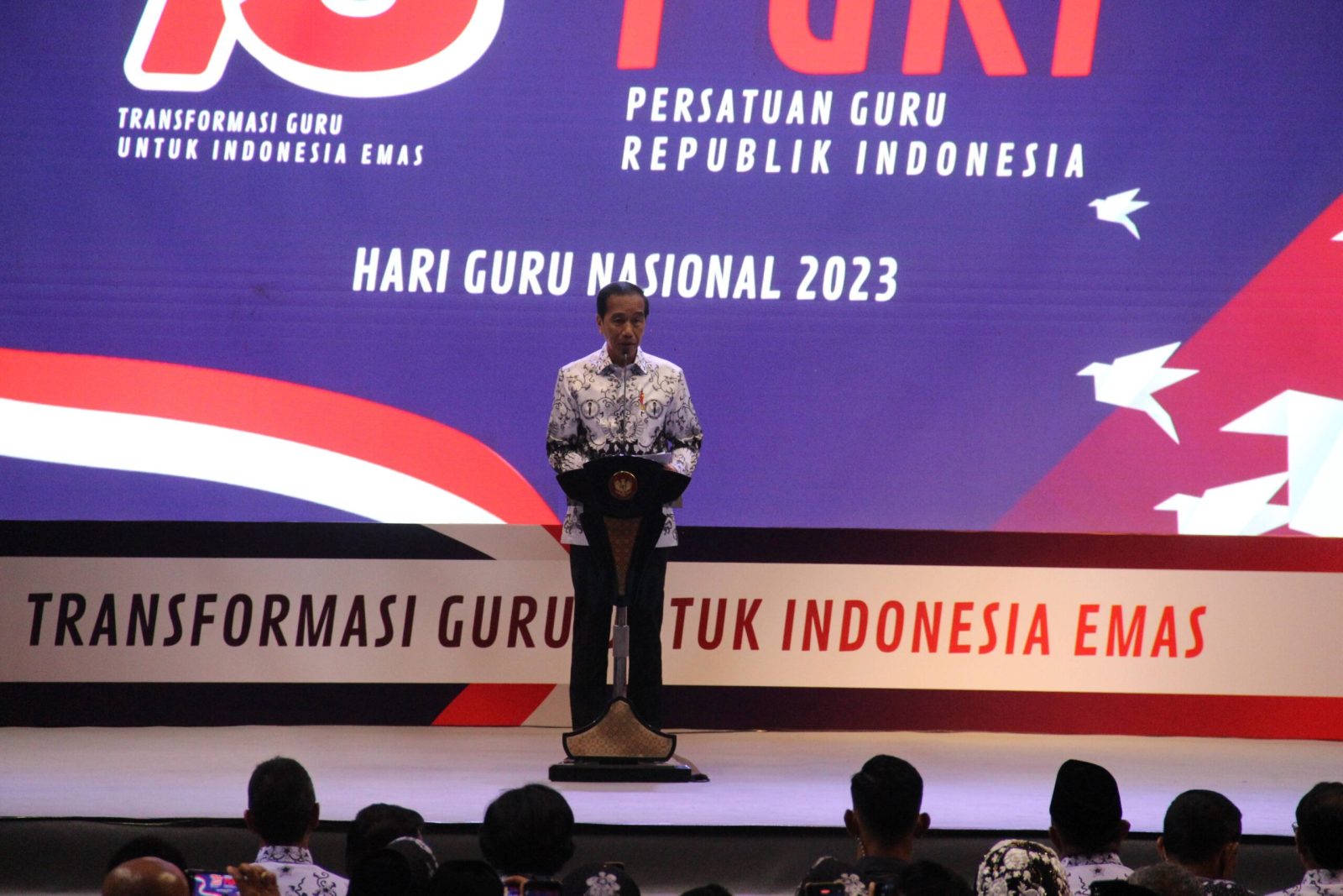 Presiden Jokowi Hadiri Puncak HUT-78 PGRI dan HGN 2023 di Britama Arena
