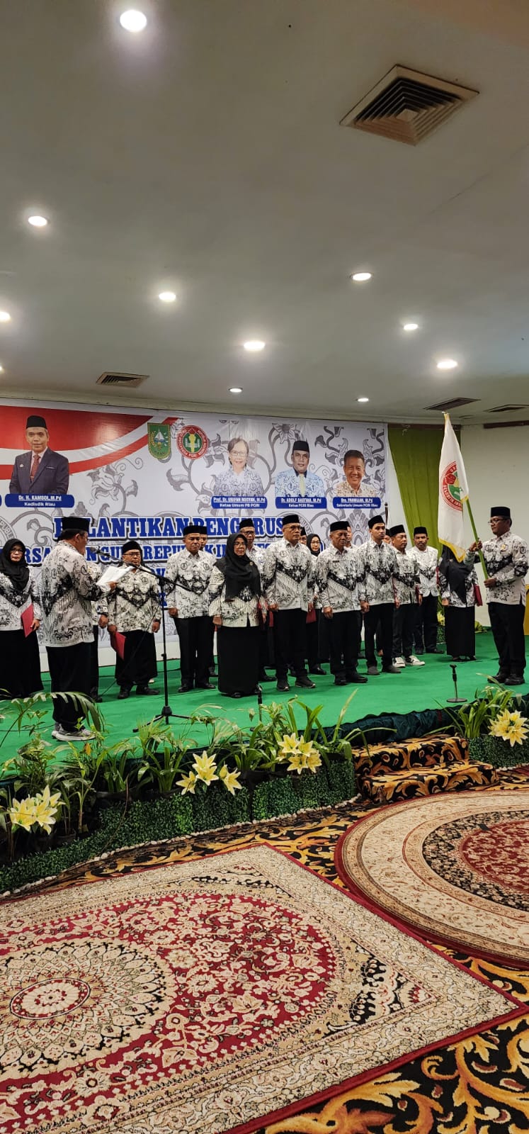 Adolf Bastian Ketua Pengurus PGRI Provinsi Riau