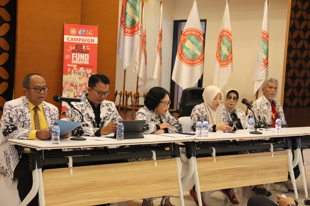 Pengurus Besar Persatuan Guru Republik Indonesia (PGRI) menyikapi tuduhan Penyerobotan Gedung Wisma Guru Jawa Timur